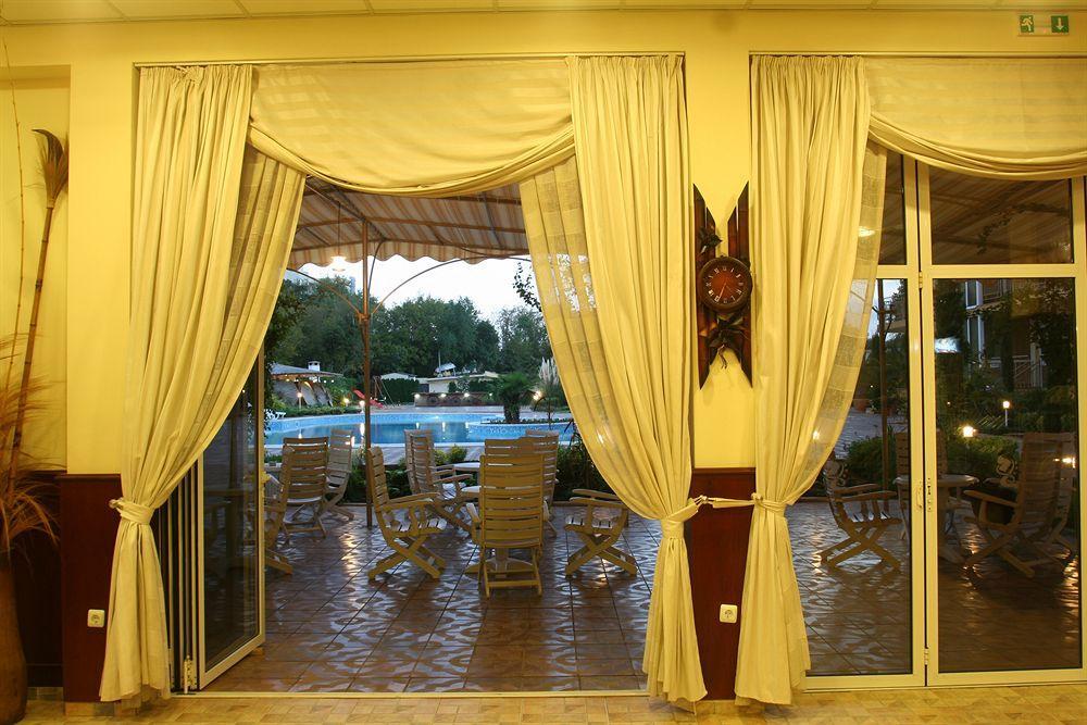 Joya Park 4*