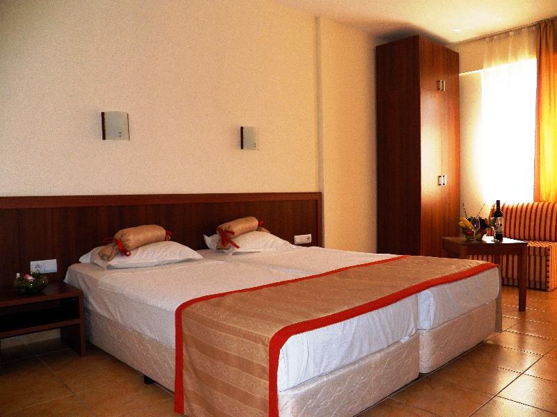Joya Park 4*