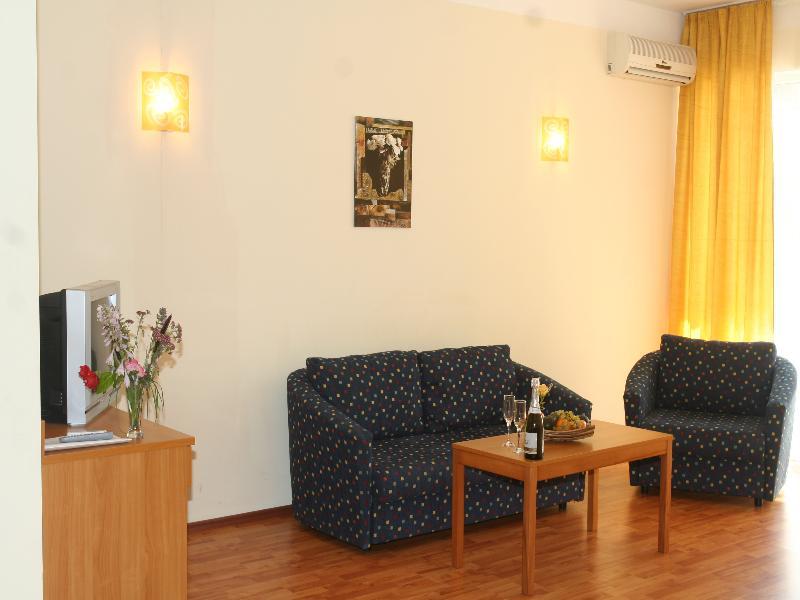 Joya Park Golden Sands
